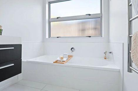 Photo of property in 6 Kingston Court, Flagstaff, Hamilton, 3210