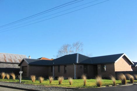 Photo of property in 8 Essex Street, Winton, 9720