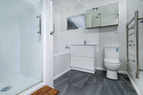 Photo of property in 1/20 Chartwell Avenue, Glenfield, Auckland, 0629