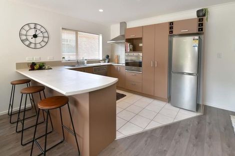 Photo of property in 35 Chesterfield Way, Orewa, 0931