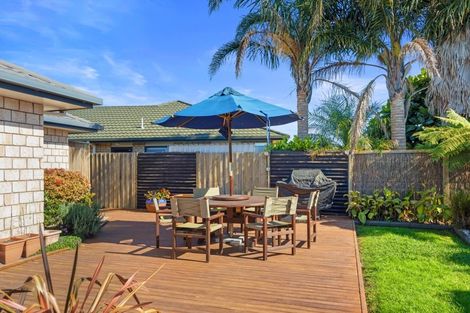 Photo of property in 27 Summerland Crescent, Papamoa Beach, Papamoa, 3118