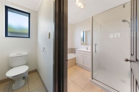 Photo of property in 12 Kathleen Reece Place, Waiuku, 2123