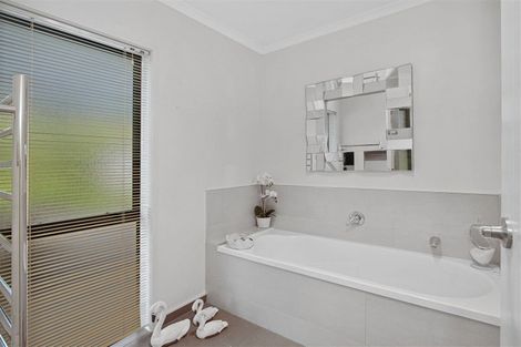 Photo of property in 8 Millbrook Drive, Waiuku, 2683