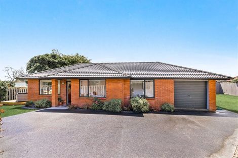 Photo of property in 15a Rixon Place, Te Atatu Peninsula, Auckland, 0610