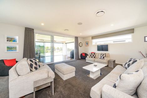 Photo of property in 33 Hartwell Drive, Kelvin Grove, Palmerston North, 4470