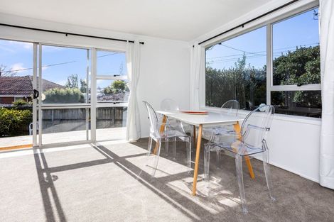 Photo of property in 2/811a Te Atatu Road, Te Atatu Peninsula, Auckland, 0610