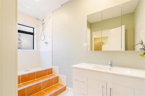 Photo of property in 7 Waterfront Road, Mangere Bridge, Auckland, 2022