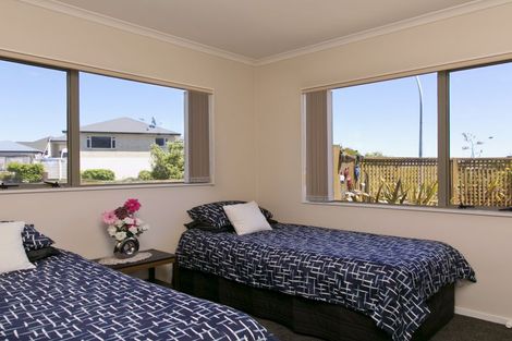 Photo of property in 2/2 Astelia Way, Waipahihi, Taupo, 3330