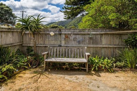 Photo of property in 4a Nikau Street, Eastbourne, Lower Hutt, 5013