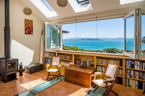 Photo of property in 33 Kotari Road, Days Bay, Lower Hutt, 5013