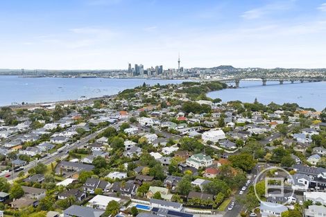 Photo of property in 15 Church Street, Northcote Point, Auckland, 0627