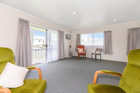 Photo of property in 106 Borich Road, Sunnyvale, Auckland, 0612