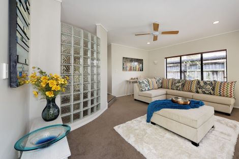 Photo of property in 3 Avonleigh Road, Green Bay, Auckland, 0604