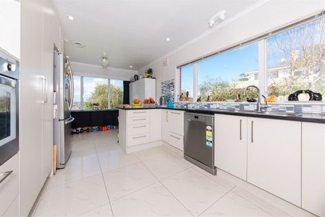 Photo of property in 52 Pleasant Road, Glen Eden, Auckland, 0602