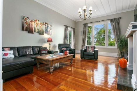 Photo of property in 20 Queen Street, Cambridge, 3434