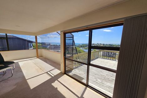 Photo of property in 1/979 Beach Road, Torbay, Auckland, 0630