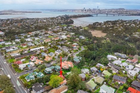 Photo of property in 2/154 Onewa Road, Northcote, Auckland, 0627