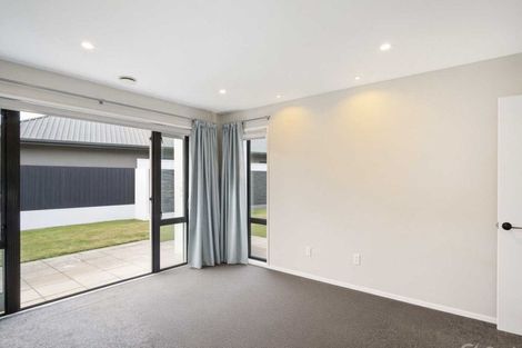 Photo of property in 3 Fieldmoor Place, Parklands, Christchurch, 8083
