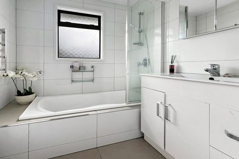 Photo of property in 61 Sunline Avenue, Massey, Auckland, 0614