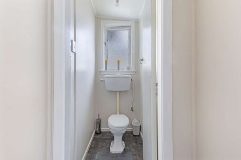 Photo of property in 32 Pendarves Street, New Plymouth, 4310