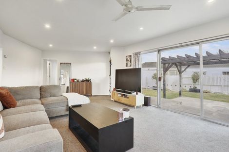 Photo of property in 8 Doggett Place, Rangiora, 7400