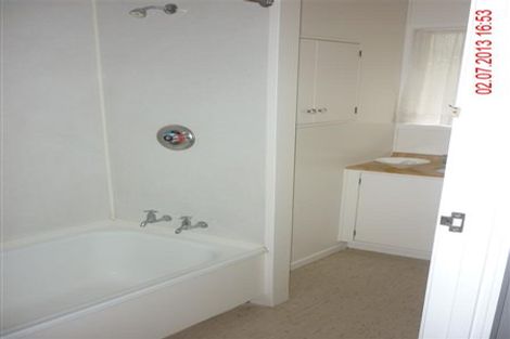 Photo of property in 3/2 Longbill Place, Glendene, Auckland, 0602