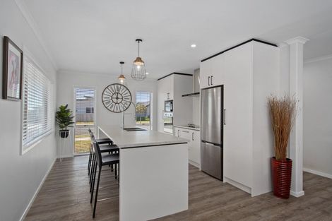 Photo of property in 14 Kamahi Crescent, Papamoa Beach, Papamoa, 3118