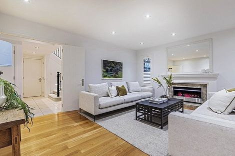 Photo of property in 270 Hurstmere Road, Takapuna, Auckland, 0622