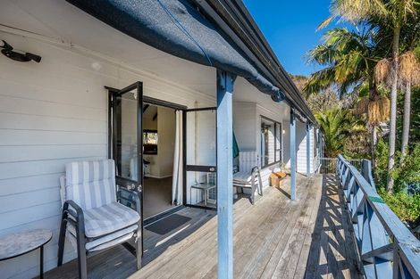 Photo of property in 14 Emery Grove, Bayview, Auckland, 0629