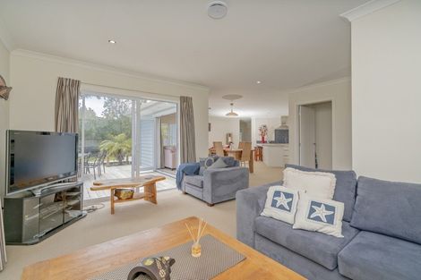 Photo of property in 3 Mermaid Place, Whitianga, 3510