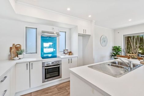 Photo of property in 15 Lowburn Avenue, Waipu, 0510