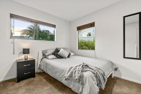 Photo of property in 34b Kiteroa Terrace, Rothesay Bay, Auckland, 0630