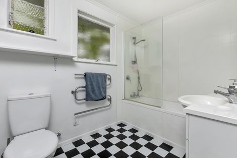 Photo of property in 38 Maui Pomare Street, Blockhouse Bay, Auckland, 0600