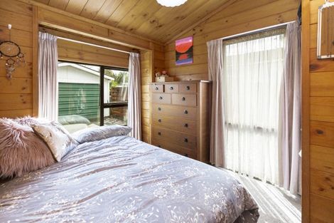 Photo of property in 71 Oregon Drive, Maoribank, Upper Hutt, 5018