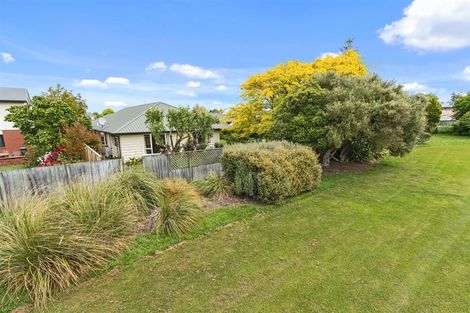 Photo of property in 33 Farnswood Place, Redwood, Christchurch, 8051