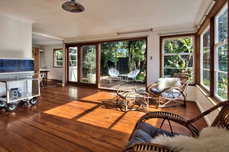 Photo of property in 50 Derwent Crescent, Titirangi, Auckland, 0604