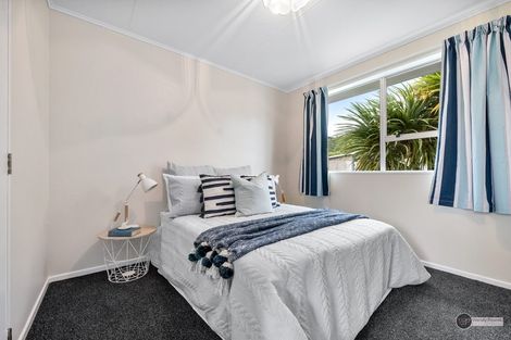 Photo of property in 6 Omaha Grove, Totara Park, Upper Hutt, 5018