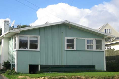 Photo of property in 21 Levant Street, Cannons Creek, Porirua, 5024