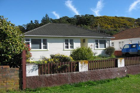 Photo of property in 32 Dover Road, Wainuiomata, Lower Hutt, 5014