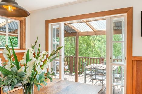 Photo of property in 82 Pinehaven Road, Pinehaven, Upper Hutt, 5019