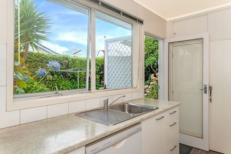 Photo of property in 100 Fox Street, Whataupoko, Gisborne, 4010