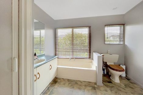 Photo of property in 54 Dalfield Place, Highbury, Palmerston North, 4412