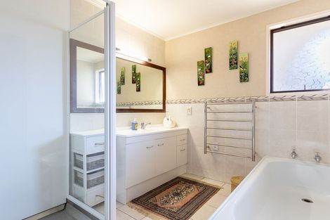 Photo of property in 52 Andrew Street, Waikanae, 5036