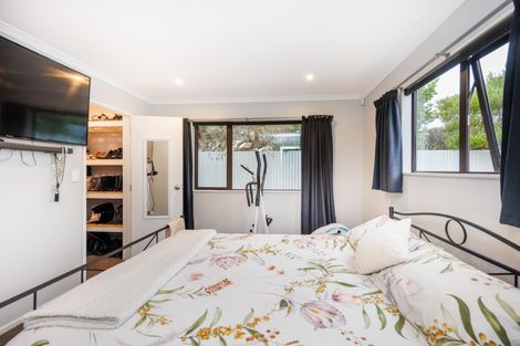 Photo of property in 49 Kaimanawa Street, Kelvin Grove, Palmerston North, 4414