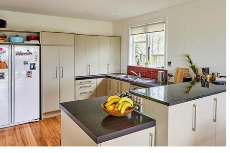 Photo of property in 30 Pukatea Street, Eastbourne, Lower Hutt, 5013