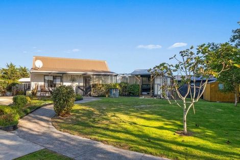 Photo of property in 2 Paetawa Road, Peka Peka, Waikanae, 5391