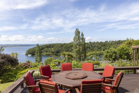 Photo of property in 892 Acacia Bay Road, Acacia Bay, Taupo, 3330