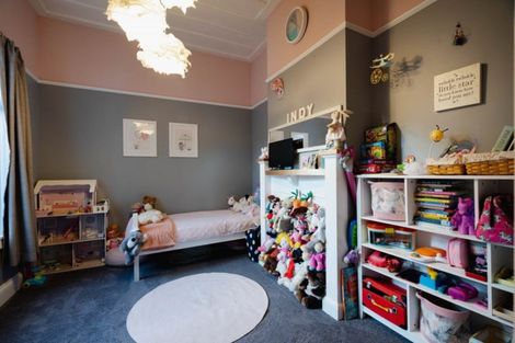 Photo of property in 22 Lawson Street, Roslyn, Dunedin, 9011