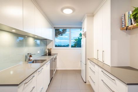 Photo of property in 3/72 Sylvan Avenue, Northcote, Auckland, 0627