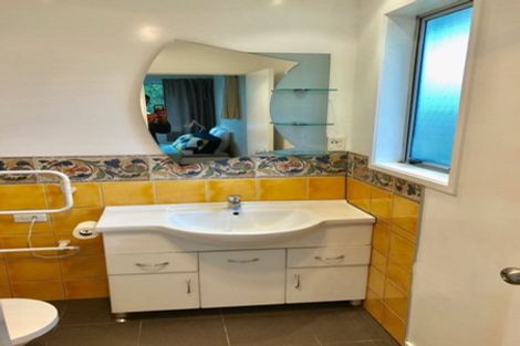 Photo of property in 4 Karo Place, Glendene, Auckland, 0602